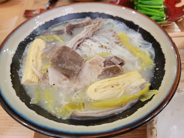 胡椒豬肚湯配新竹米粉