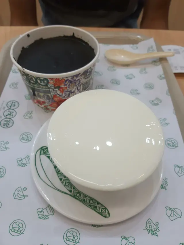 生磨芝麻糊 & 蛋白燉鮮奶