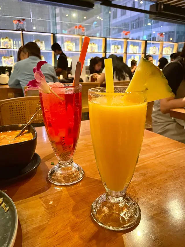 芒果菠蘿汁+石榴汁