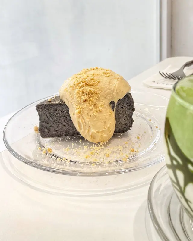 黑芝麻花生醬軟心芝士蛋糕