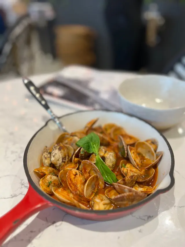 蕃茄茴香酒煮蜆