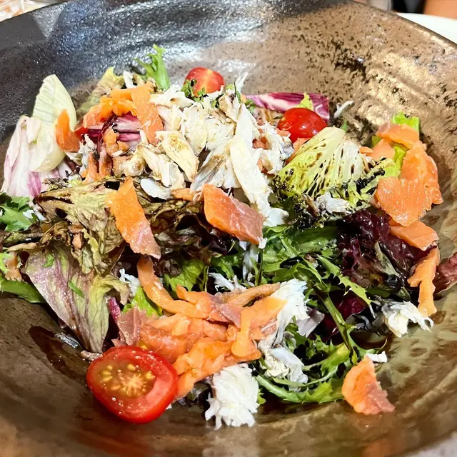 呢一個蟹肉煙三文魚沙律份量都幾多,平時成日出去食飯都唔係經常可以食到蔬果,呢度大大兜夠晒健康!💓