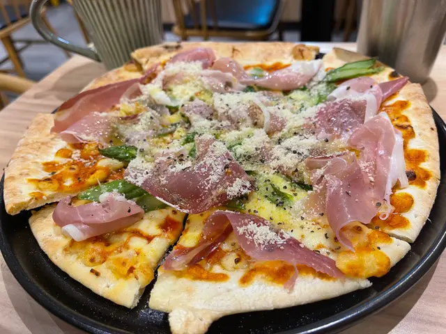 巴馬火腿火箭菜薄餅