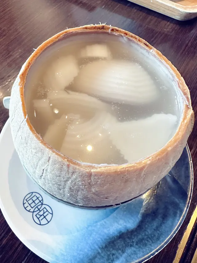 海燕窩燉椰皇(熱)