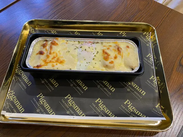 卡邦尼焗豬扒飯配溫泉蛋