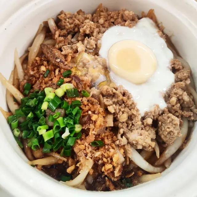 見呢個老鼠粉個名咁得意,就決定叫黎試吓,其實老鼠粉就即係銀針粉~😆😆😆砂煲可以好好咁保存溫度,成餐飯食到最尾一條都仲係覺得熱辣辣!❤🔥❤🔥