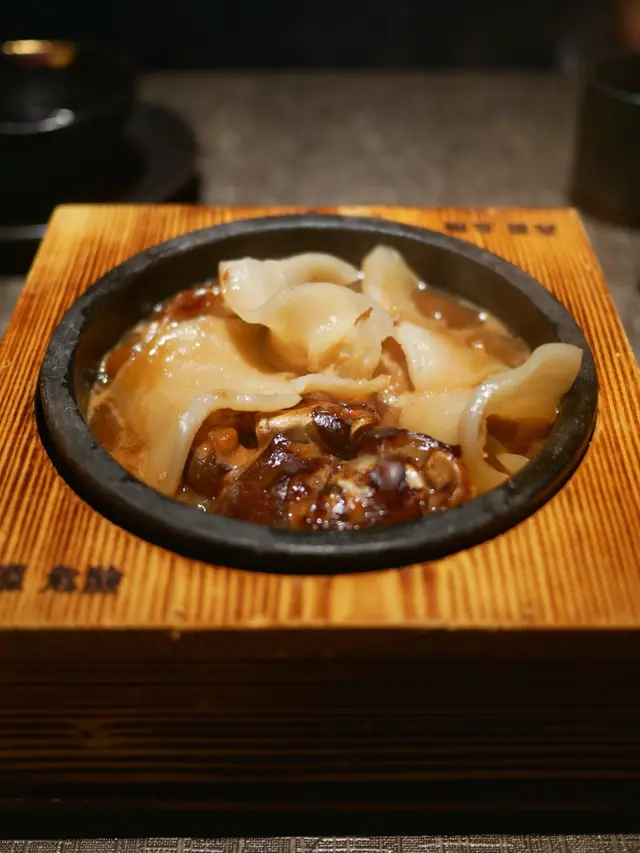 秘製台汁骨膠豬手花膠石鍋