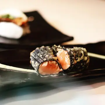 Salmon Sushi Roll