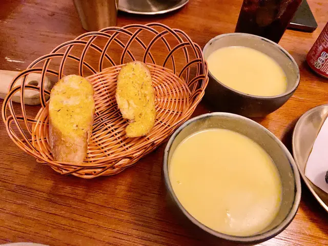 牛油蒜蓉包+粟米濃湯