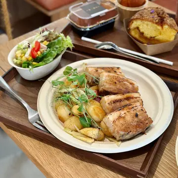 苹果烤西班牙黑毛猪腩配香煎意式薯团