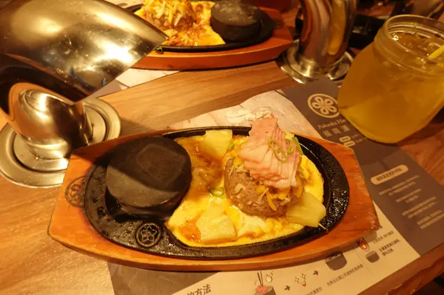 菠蘿煙肉和牛漢堡扒(中)