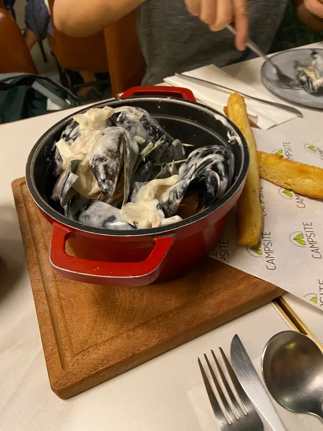 Dutch  oven  mussels