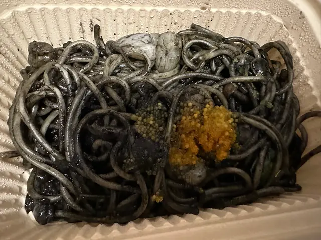 蒜片墨魚仔墨汁意粉