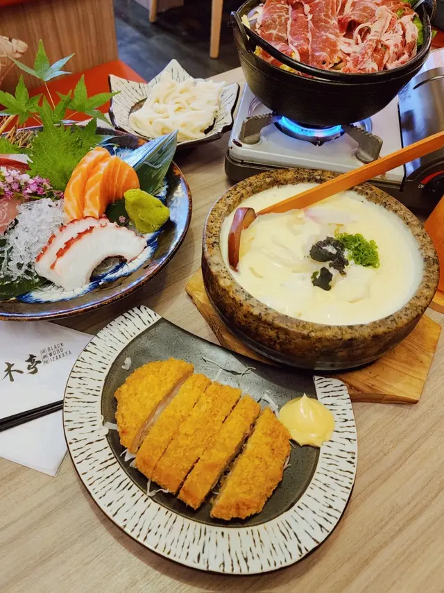 黑松露忌廉石鍋烏冬配吉列豬扒定食