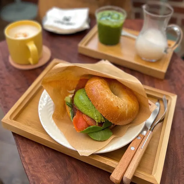 牛油果煙三文魚Bagel