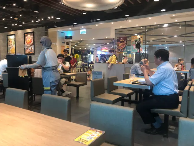 圖中黃衫站在收銀處的女人為該服務態度極差的收銀員