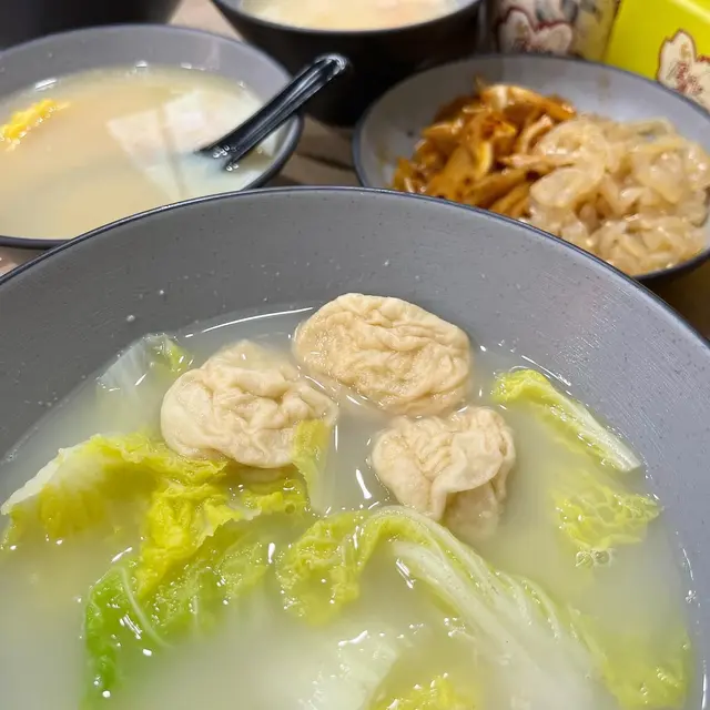 成日出街食飯，冇乜機會食菜，呢個上湯魚腐娃娃菜就啱晒你啦！味道清甜，魚腐出色，份量仲有幾多㗎！🈵🈵