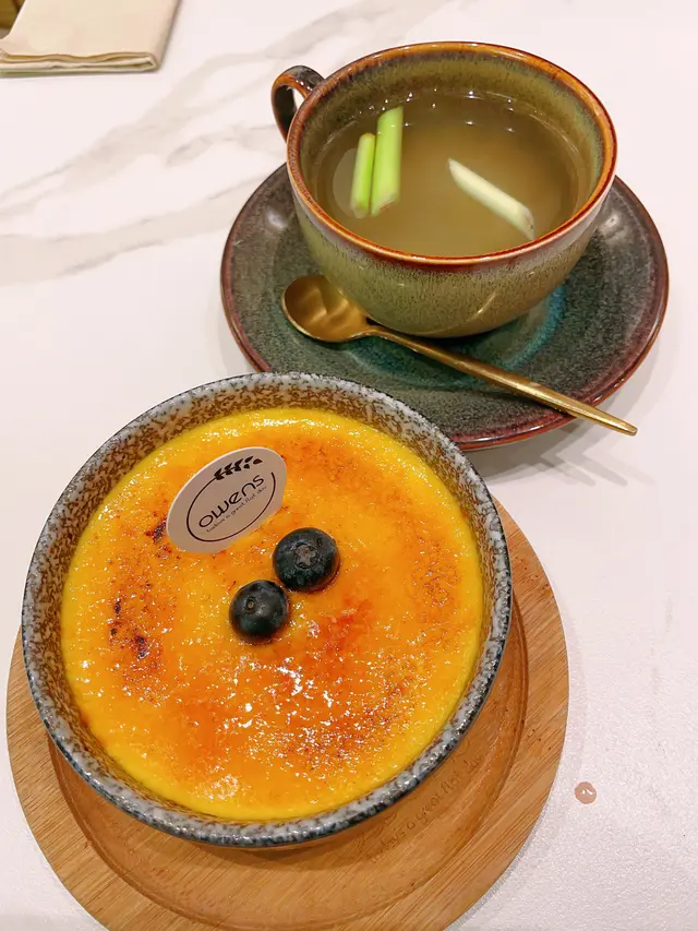 另加錢的升級甜品。做到焦糖燉蛋的味道不錯。薑茶有驚喜加了香茅，味道很清新