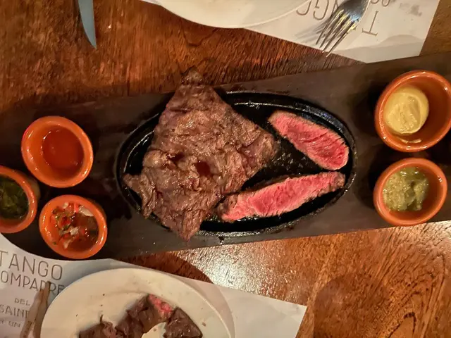 外壳焦香刚刚好，内部肉汁非常juicy。推荐medium  rare