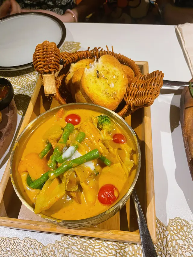 咖喱雜菜配蒜蓉包