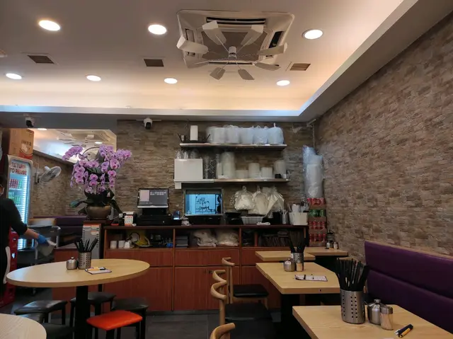 舖內有十幾多張枱，很寬敞舒適