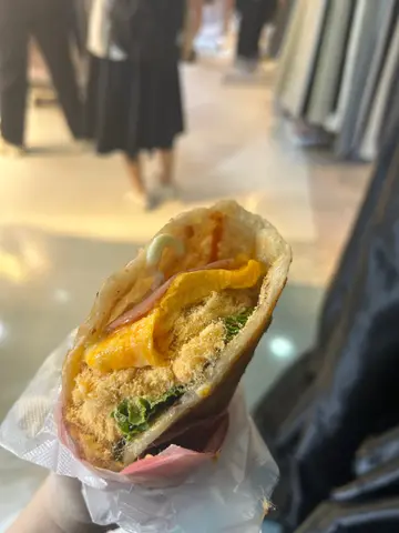 火腿雞蛋肉鬆手抓餅