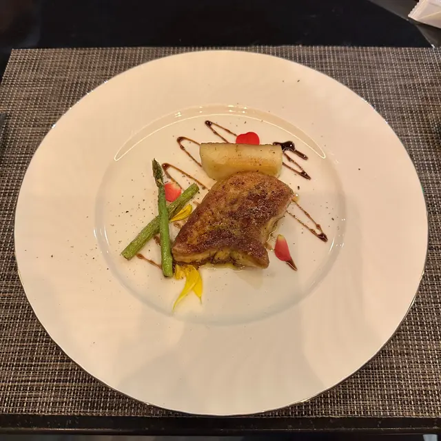 香煎法國鴨肝配無花果意大利黑醋汁