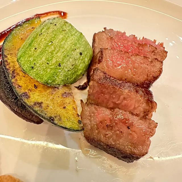 熊本縣A5和王牛煙燻厚燒配翠玉瓜,南瓜,大啡菇