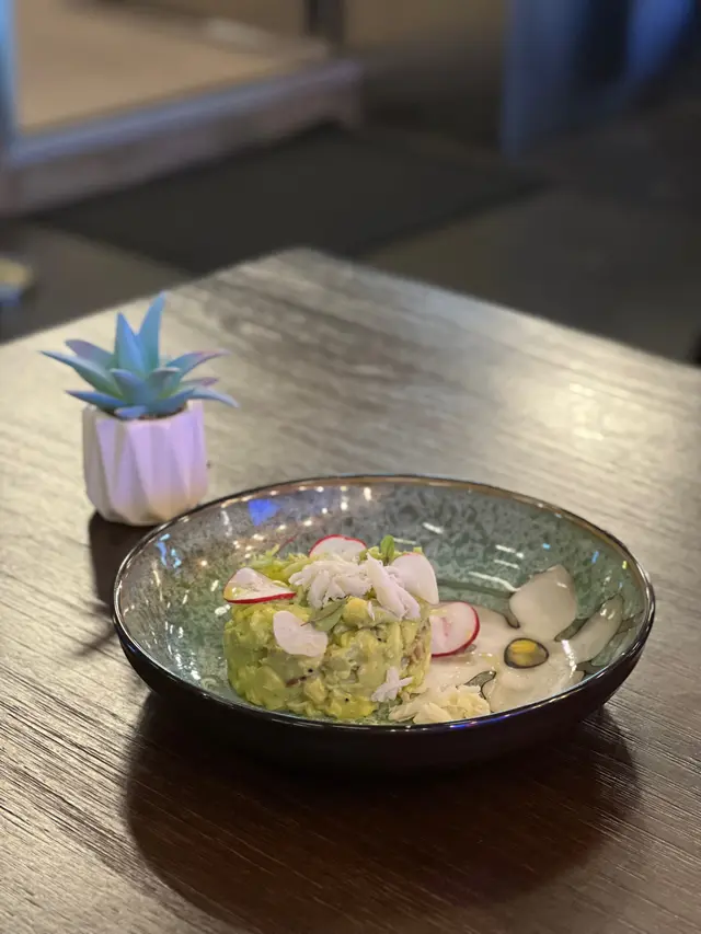 牛油果蟹肉沙律塔