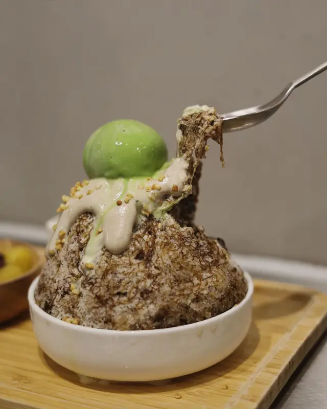 抹茶焙茶奶蓋雪花盛盤