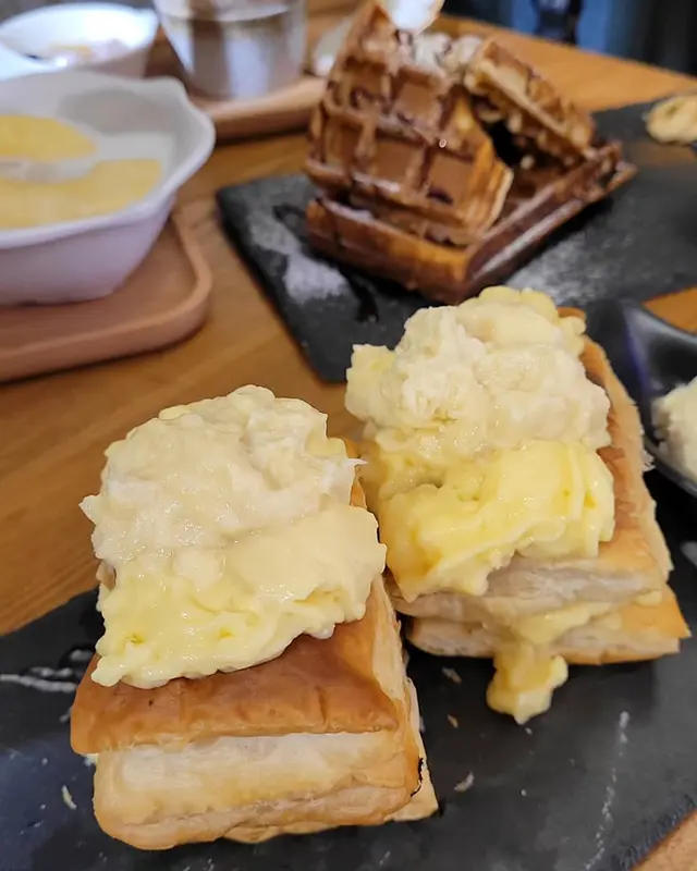 即製榴槤酥皮拿破崙加榴槤雪糕