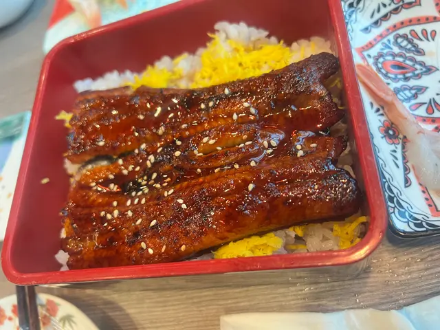 類似翻叮即食嗰種質素，唔算難食，但係一啲都唔好食