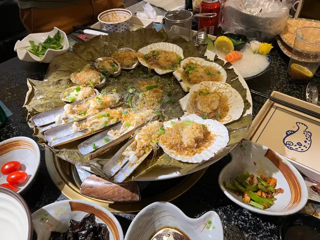 有鮑魚、聖子同埋扇貝,中間有d海蜇