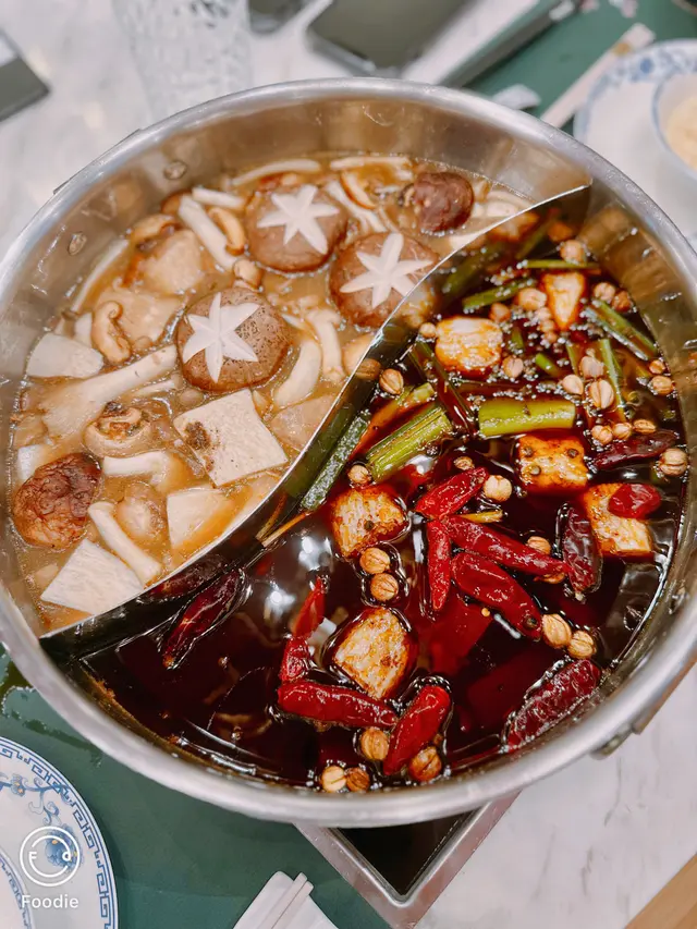 黑松露惹菌雙拼四川麻辣鍋