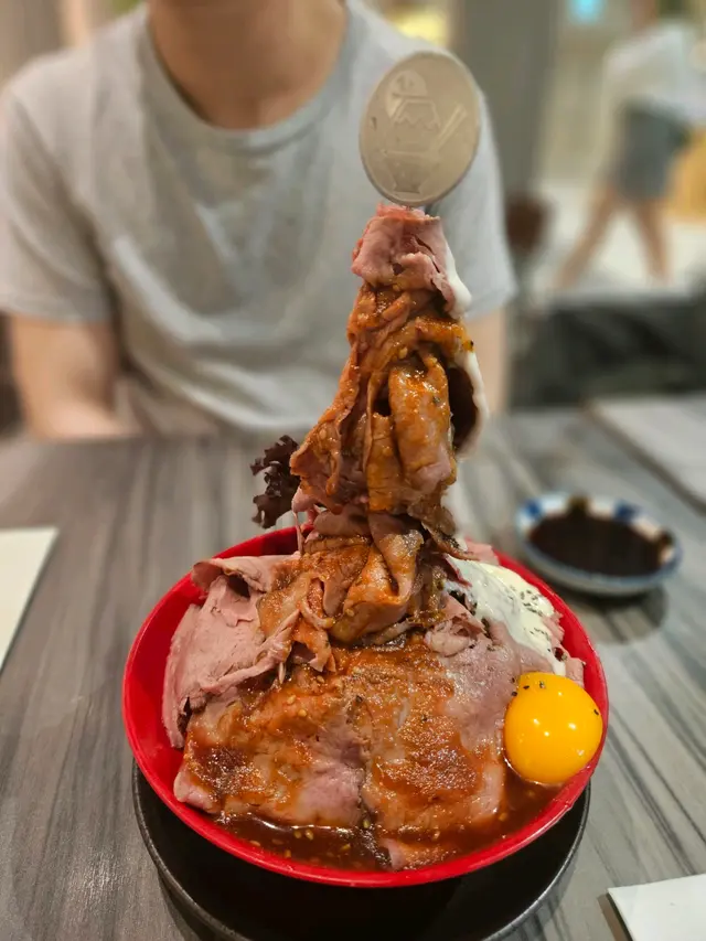 爆盛慢燒牛肉丼