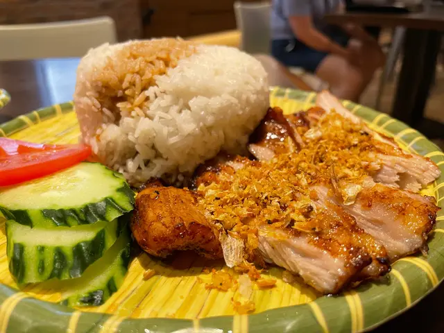 泰式燒豬頸肉飯