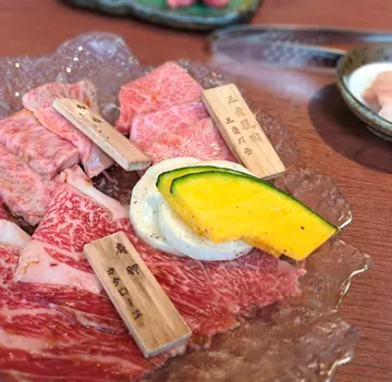 极上A5黑毛和牛烧肉盛合定食