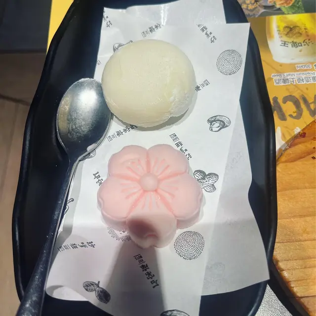 櫻花乳酪慕斯 +雲呢拿雪米糍