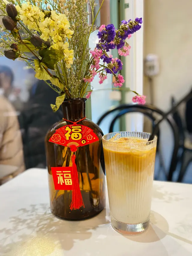 Ice rose latte