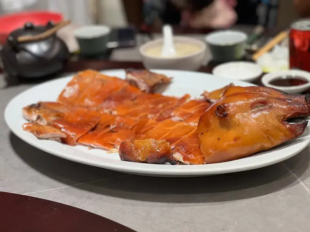 荔枝攤銷大紅乳豬