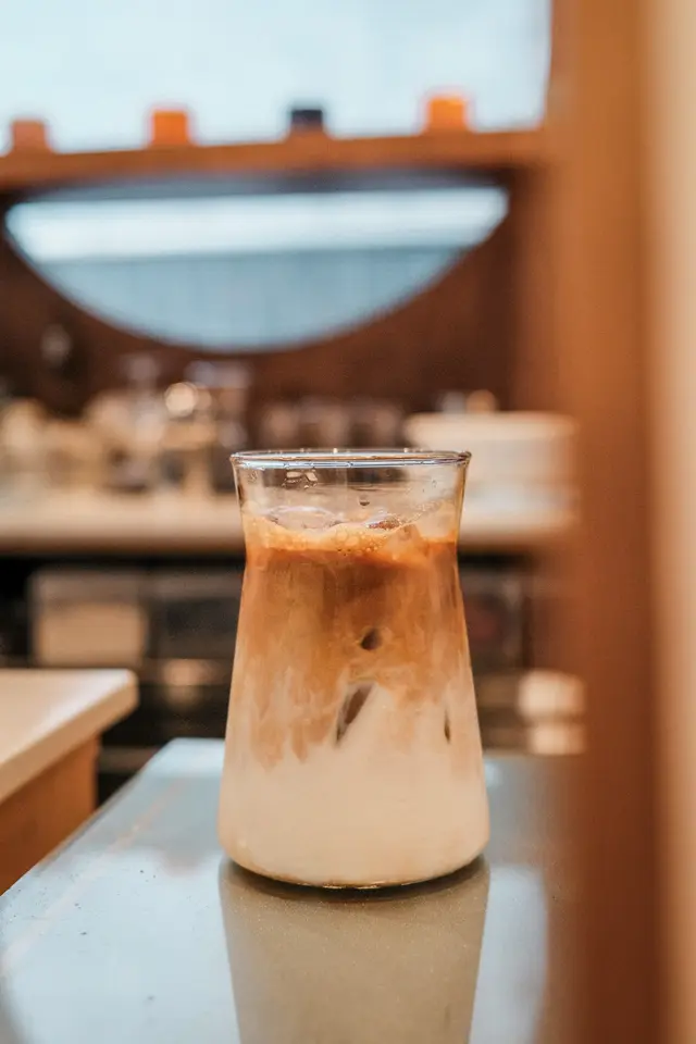 上次喺朗豪坊分店試咗火麻仁拿鐵（非常鍾意！）
今次決定試一試 Iced Latte
但呢杯好飲！雖然係 nutty 豆但飲到少少 winey
咖味偏重 但都有奶香嘅