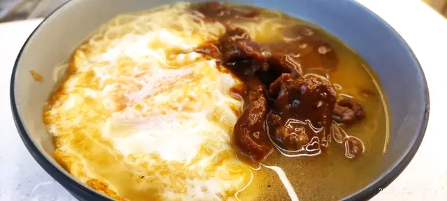 沙茶牛肉熟蛋米粉