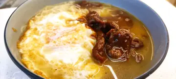 沙茶牛肉熟蛋米粉