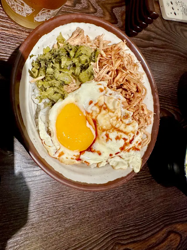 內含沙律醬 食到幾啖有啲酸😅