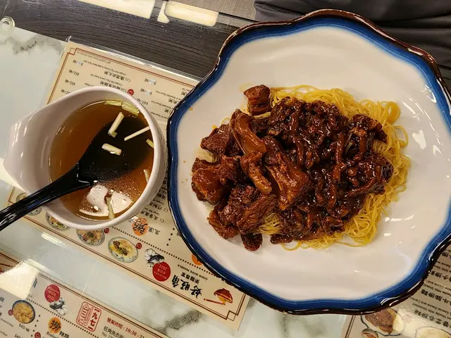 炸醬牛腩撈麵