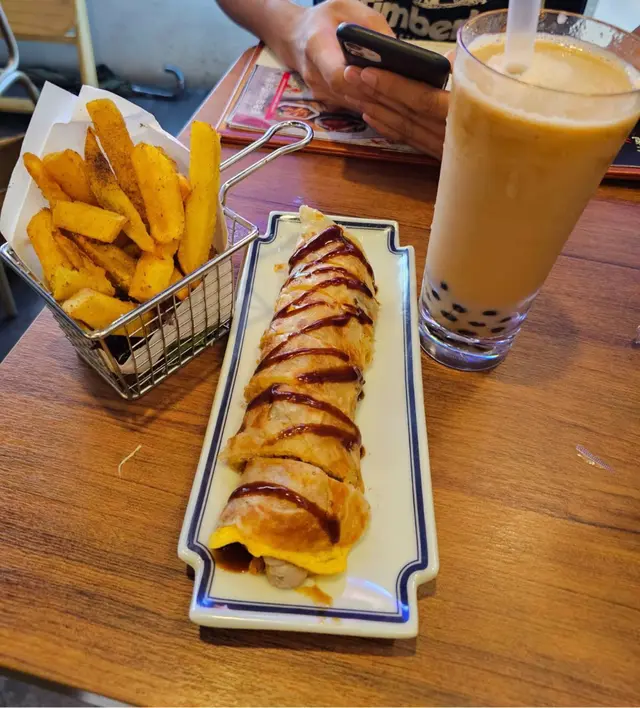 奶油芋泥，肉鬆蛋餅