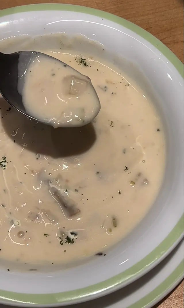 是必喝的吧 平日不愛喝湯的小孩🧒把這秘殺
完全沒有要留給我們的意思 笑死😆