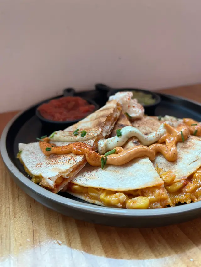 芝士粟米肉鬆餡餅