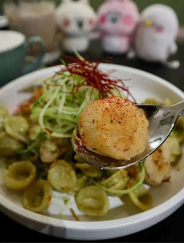 香煎帶子配樱花蝦意式香草醬貓耳朵意粉