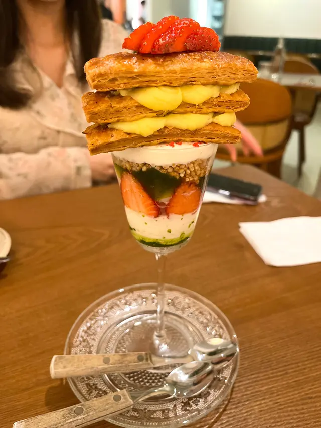 士多啤梨拿破崙抹茶芭菲